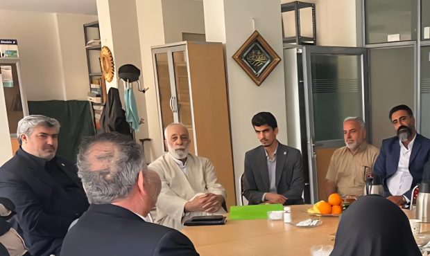 دیدار با سید هادی خامنهای ریاست پژوهشکده جهان اسلام دیدار با سید هادی خامنهای ریاست پژوهشکده جهان اسلام